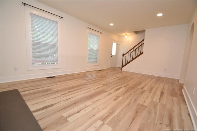Foto del edificio - 1436 Lake Pine Dr