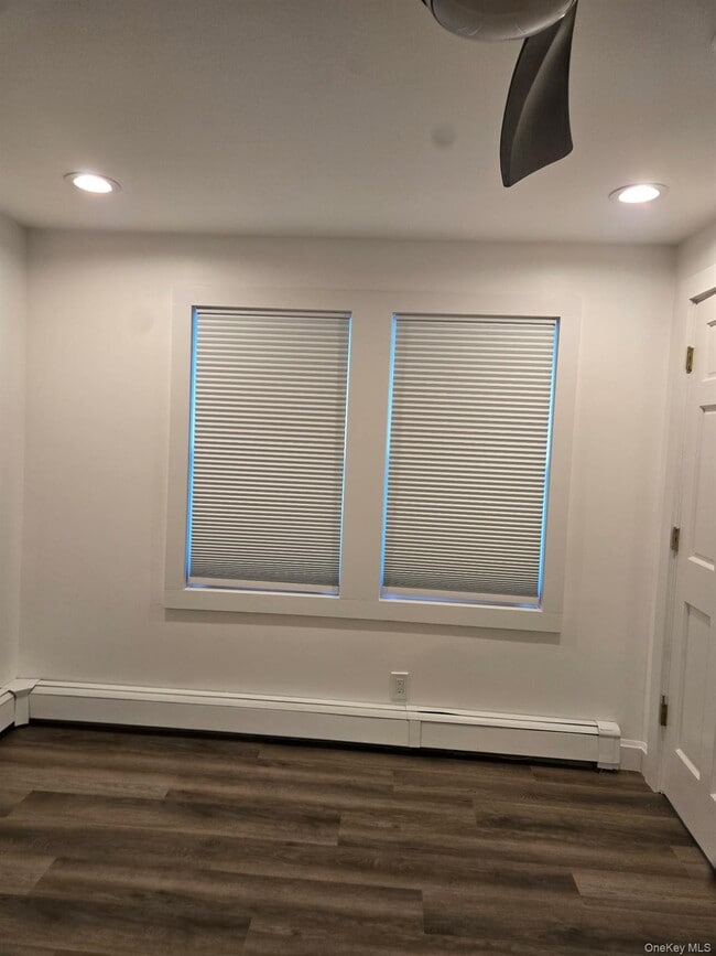 Building Photo - 125 Roslyn Rd