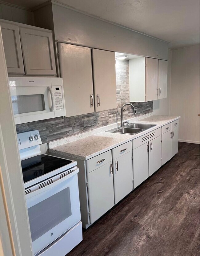 Foto del edificio - 16989 N PVT Dr.