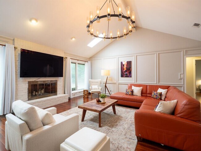 Foto del edificio - 2110 Wychwood Dr