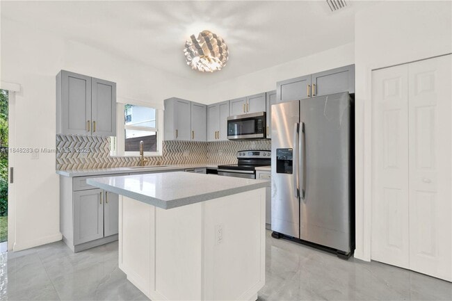 Building Photo - 1637 SE 30th St