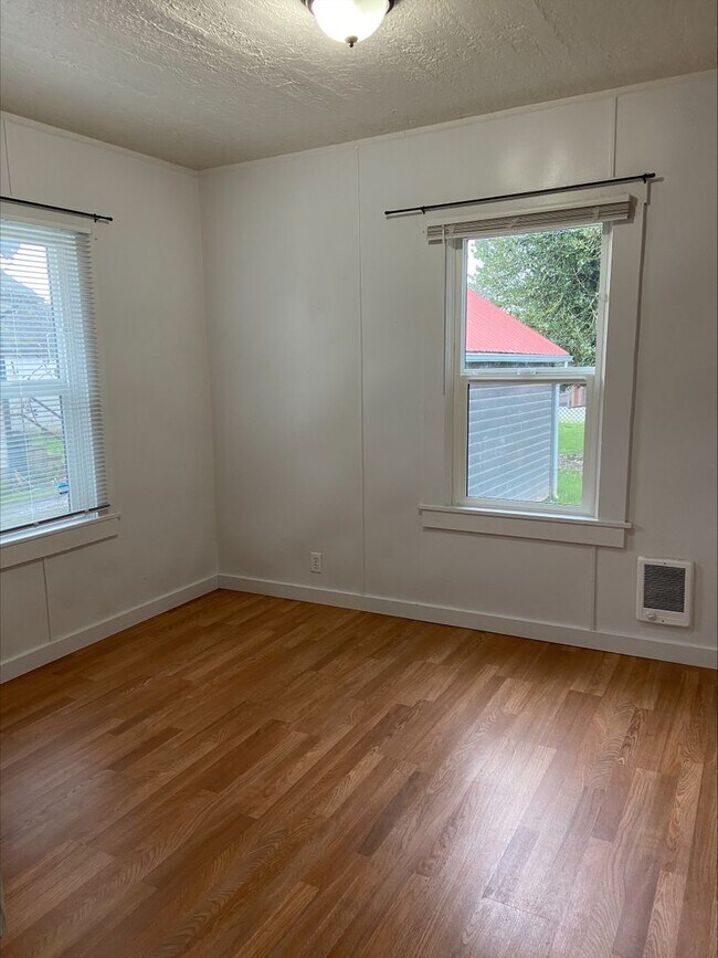 Lovely Longview Updated Single Family Home! House Rental in Longview