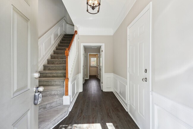 Building Photo - 4022 Edgecomb Dr
