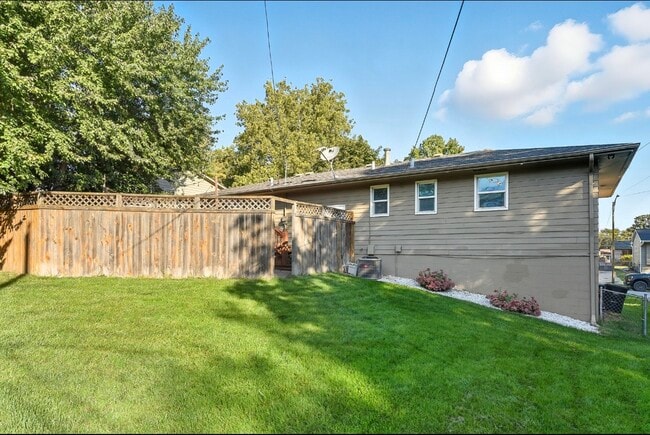 Photo - 11021 Spring St House