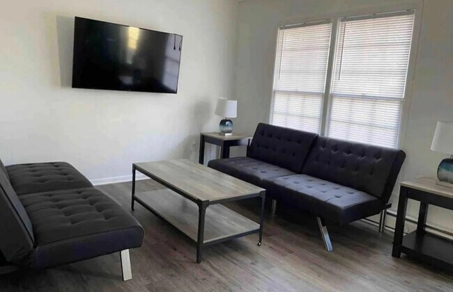 Foto del edificio - 214 Bedford Dr