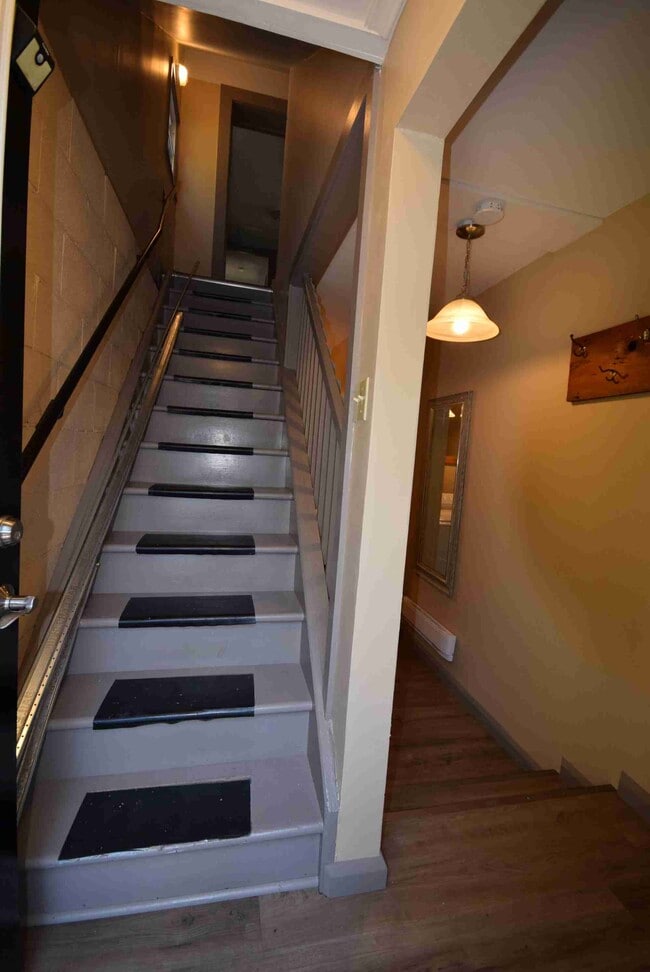 Building Photo - 45 Westmount Dr S