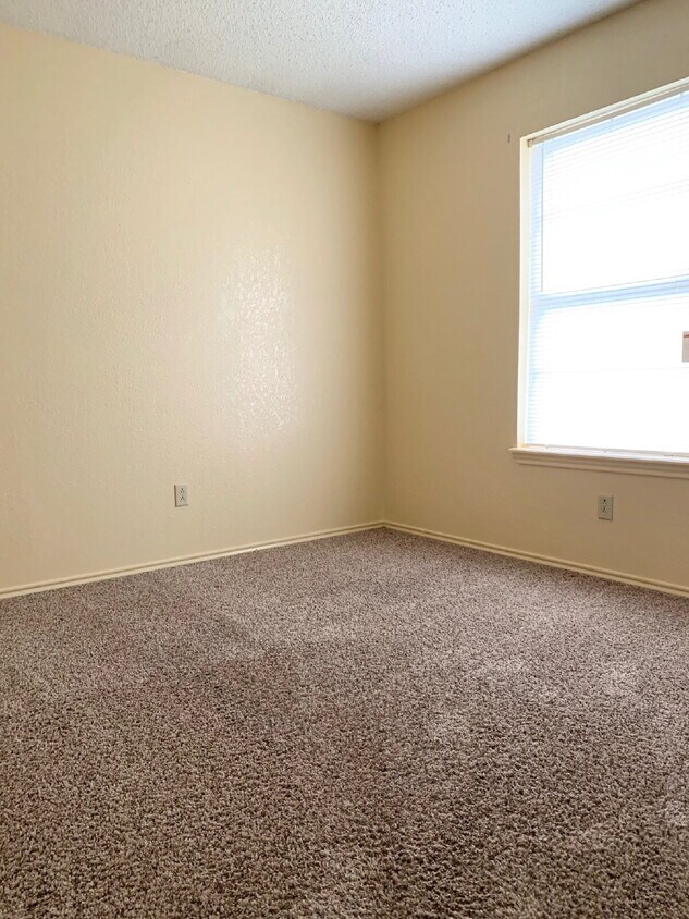 Foto principal - 2 Bedroom, 1 Bathroom Duplex