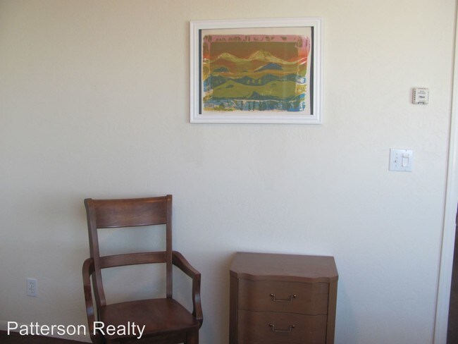 Building Photo - 2 br, 2 bath  - 2690 Juniper Ave.