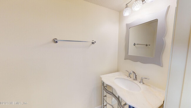 Building Photo - 11461 Summerview Cir
