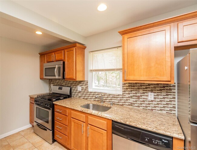 Foto del edificio - 797 Forest Glen Rd