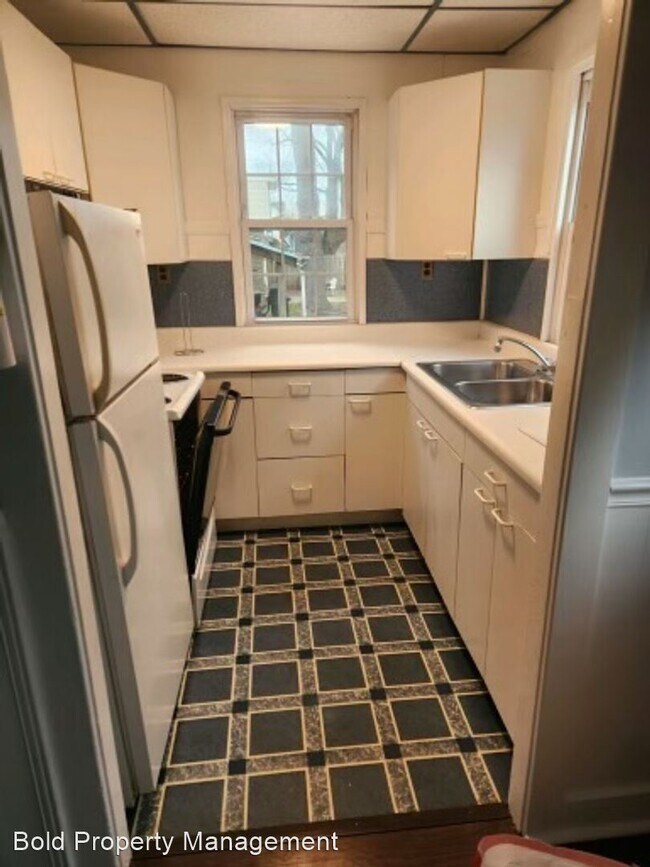 Building Photo - 1 br, 1 bath House - 816 S Railroad St.