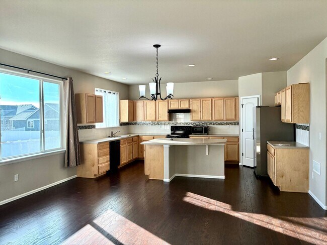 Foto del edificio - Price Reduced plus FREE JANUARY RENT!!! Beautiful 4 Bed/3 Bath West Greeley Home – Spacious Lot &...