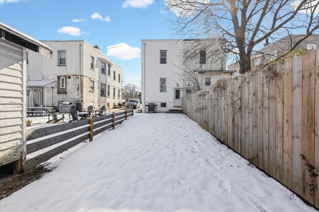 Foto del edificio - 515 Harrison Ave