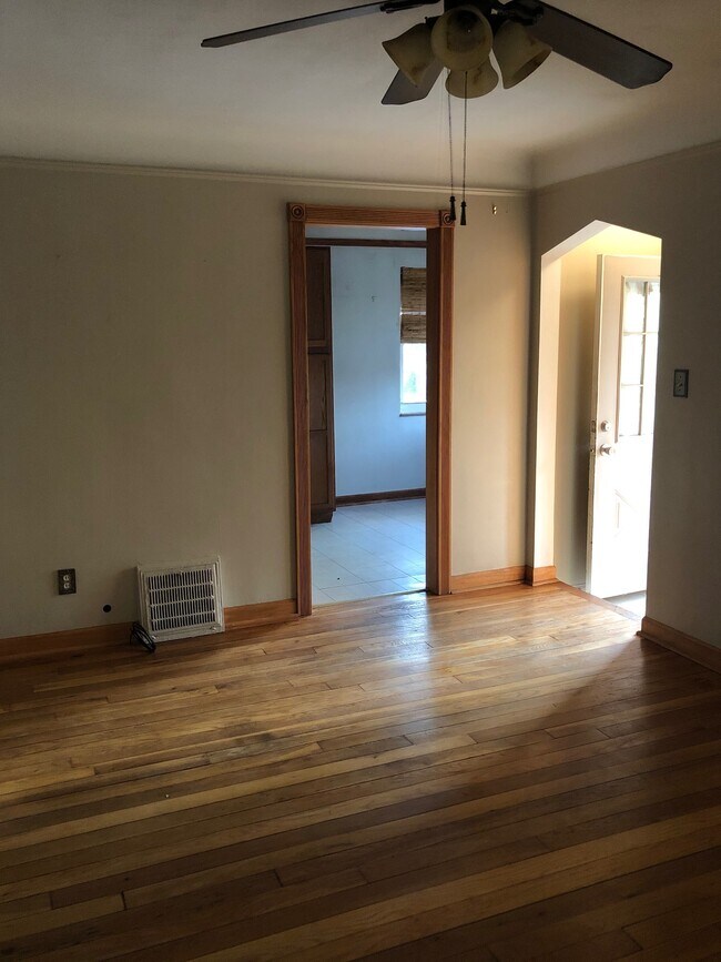 Living room into dining room - 18508 Garfield