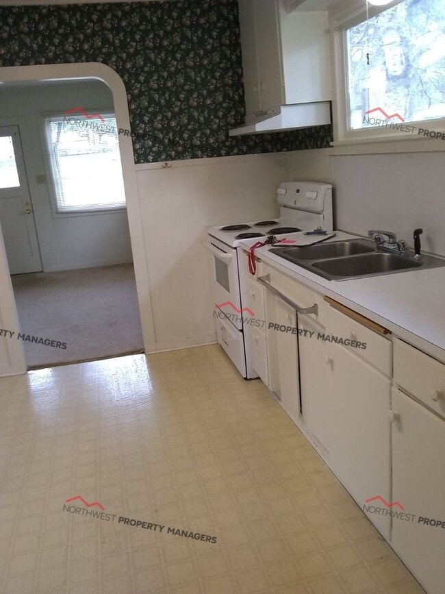 Building Photo - STATUS: AVAILABLE   | R168E| $1095