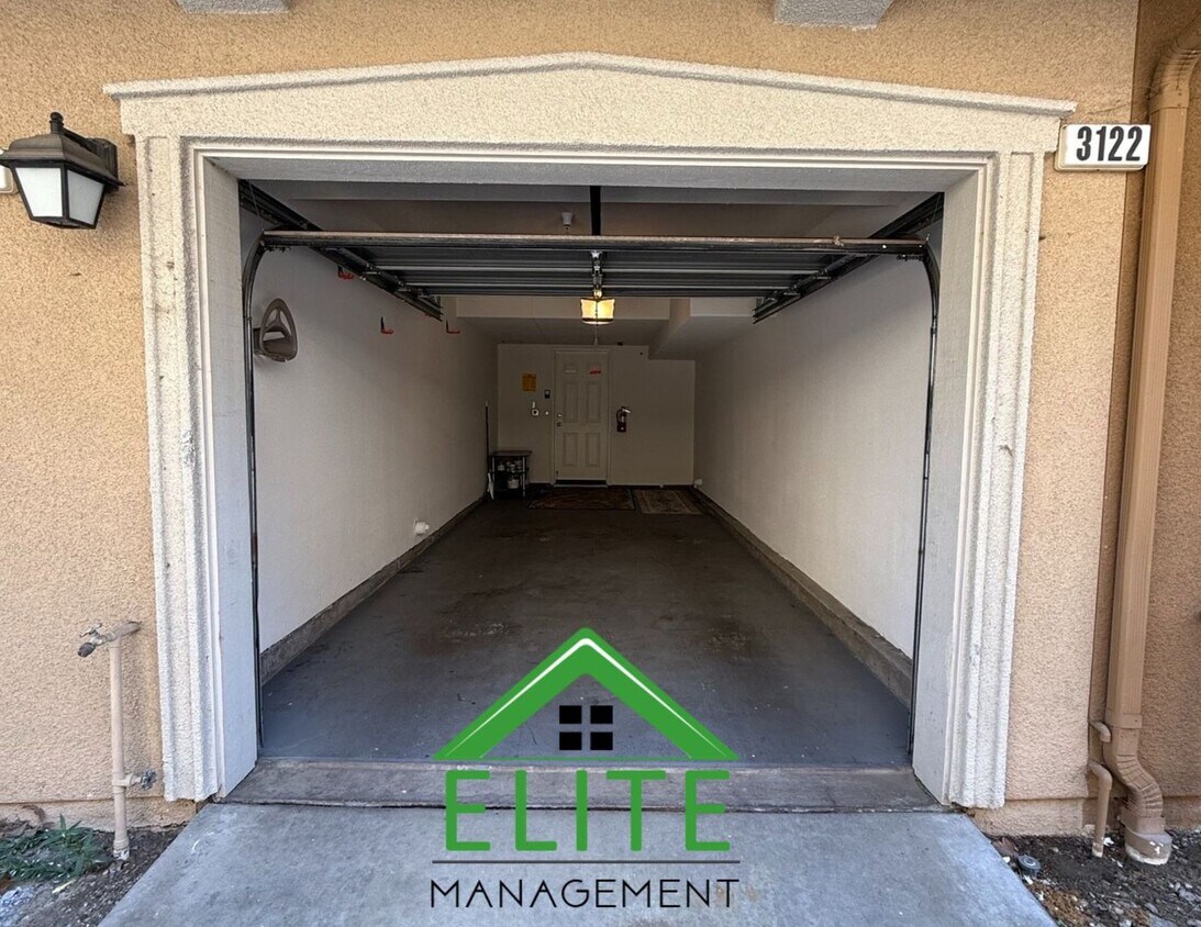 Foto principal - Prime location in Communications Hill with...