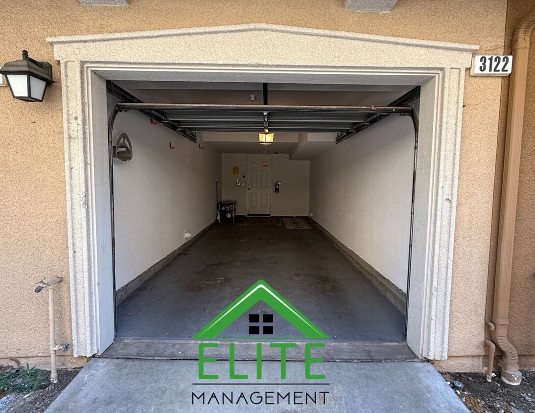 Primary Photo - Prime location in Communications Hill with...
