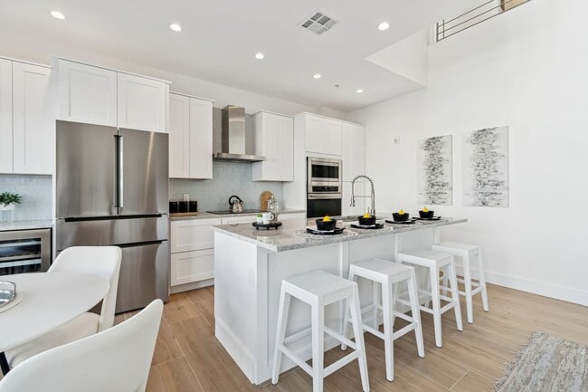 Building Photo - 1343 4th St