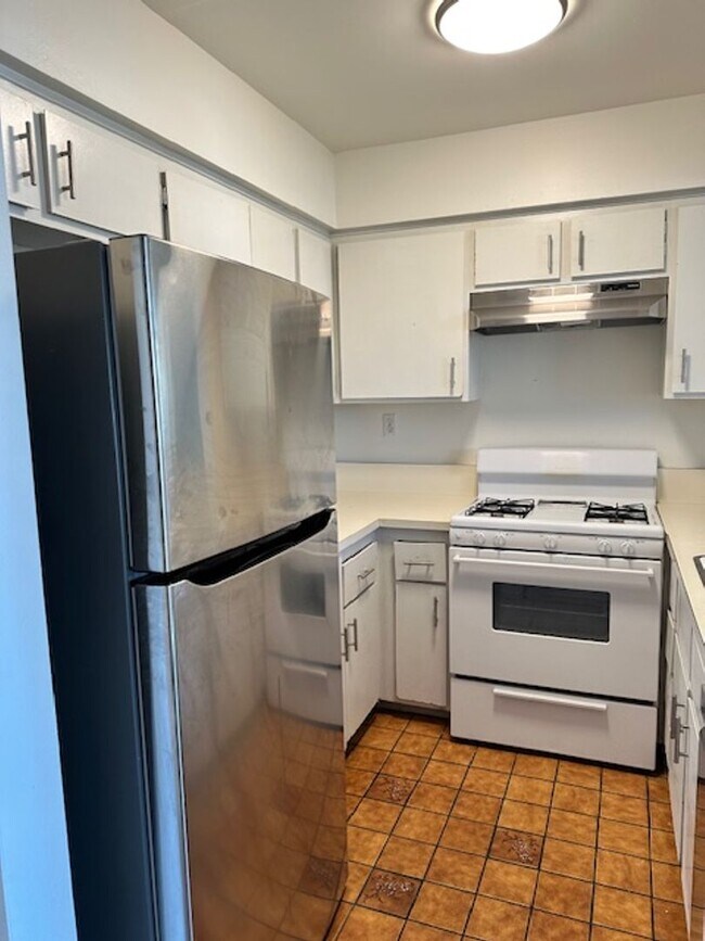 Building Photo - Spacious second floor condo located in the...