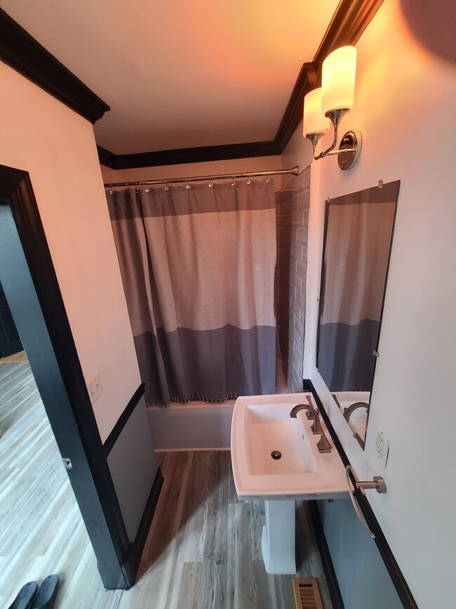 Bathroom - 5812 Sargent Rd