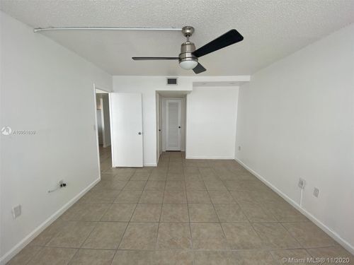 Building Photo - 11930 N Bayshore Dr