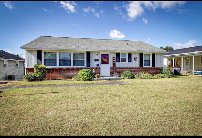 Building Photo - 906 Morison Ave