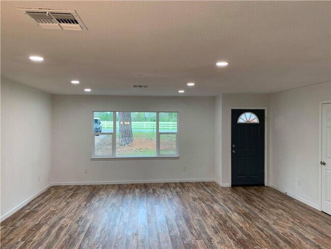 Building Photo - 3 br, 2 bath House - 4513 Old Mooringsport