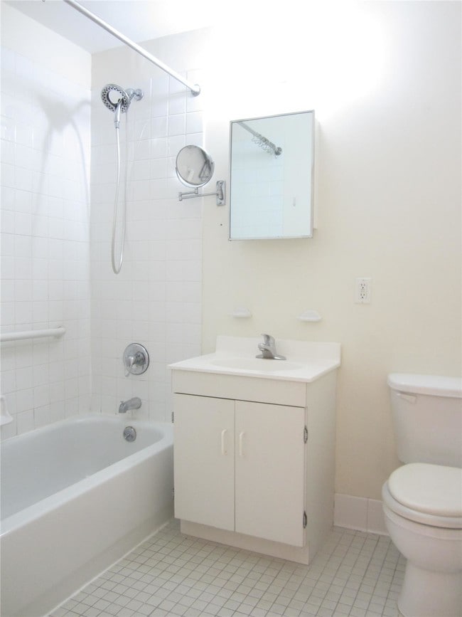Building Photo - 118 E 117th St