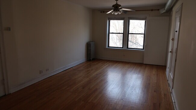 Foto del edificio - 1225 W Henderson St