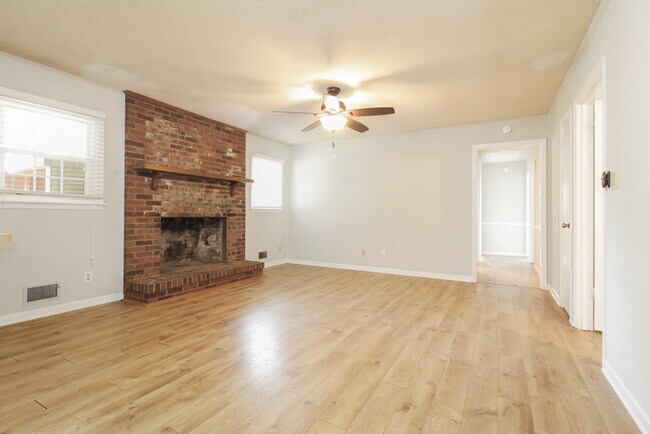 Building Photo - 151 Twin Creek Dr