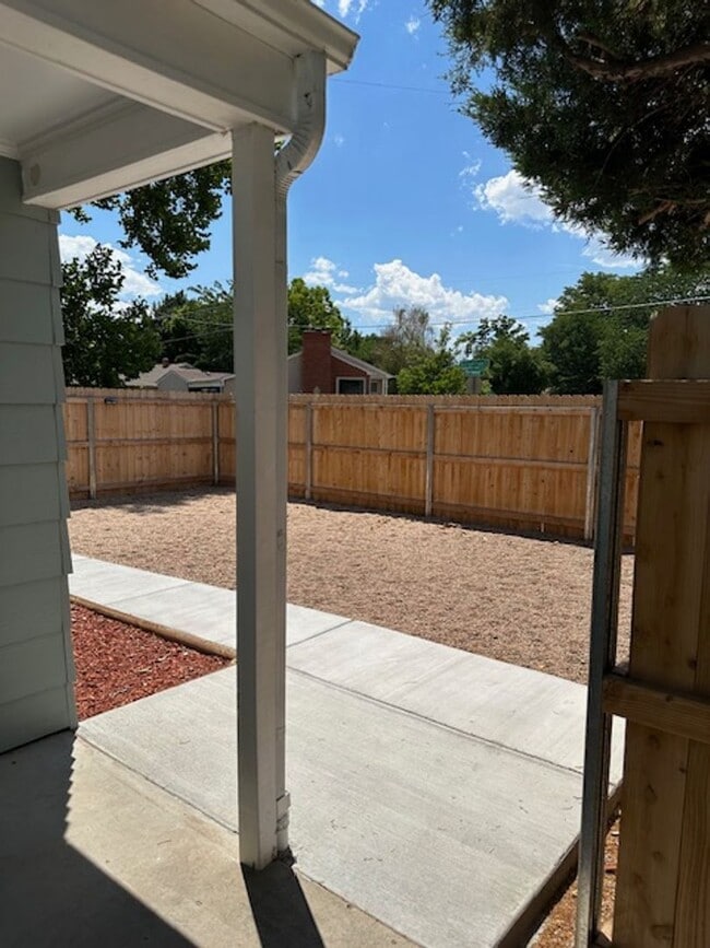 Building Photo - 2410 St Clair Ave.