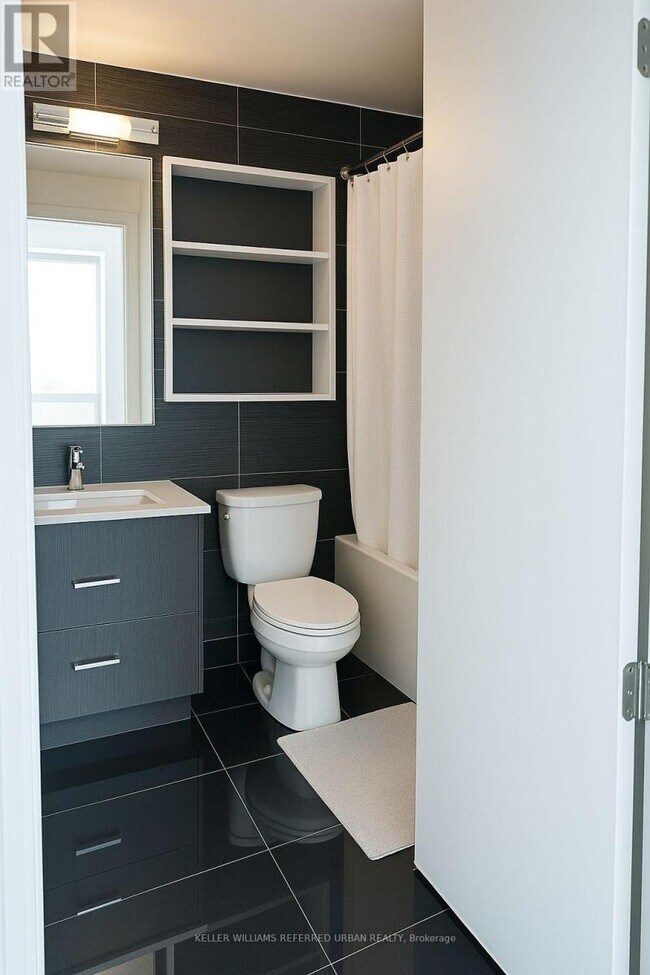 Photo du bâtiment - 1830 Bloor St W