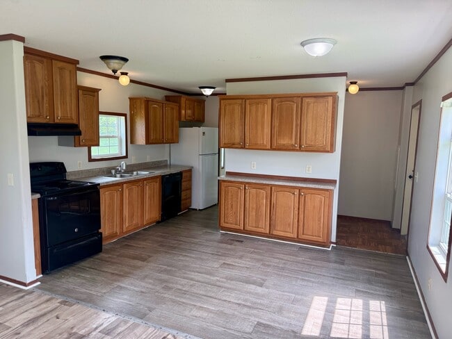 Building Photo - 540 Pitts Loop