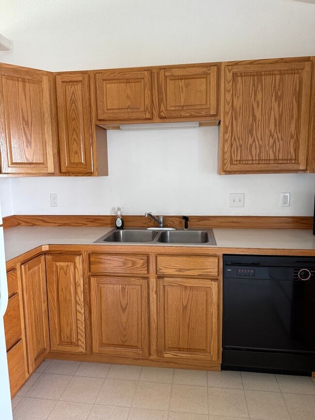 Building Photo - 1421 7th Ave W