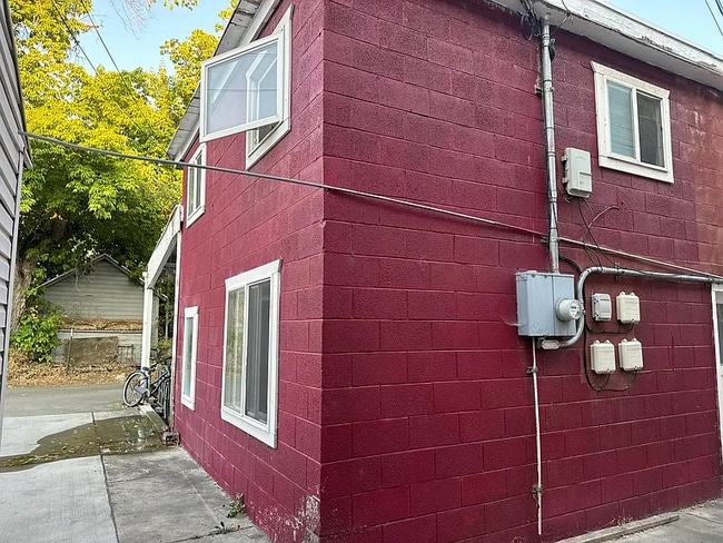 Building Photo - 355 E 500 N