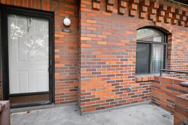Foto del edificio - 3242 Niagara Sq