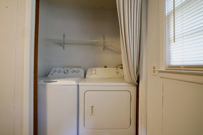 Building Photo - 1007 Alan Ave