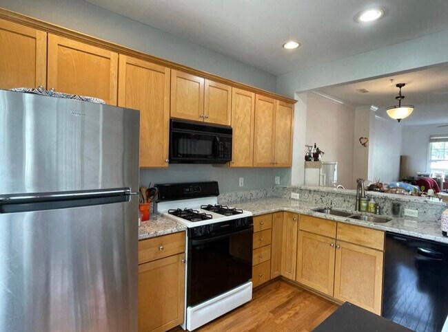 Building Photo - 1008 Highgrove Dr