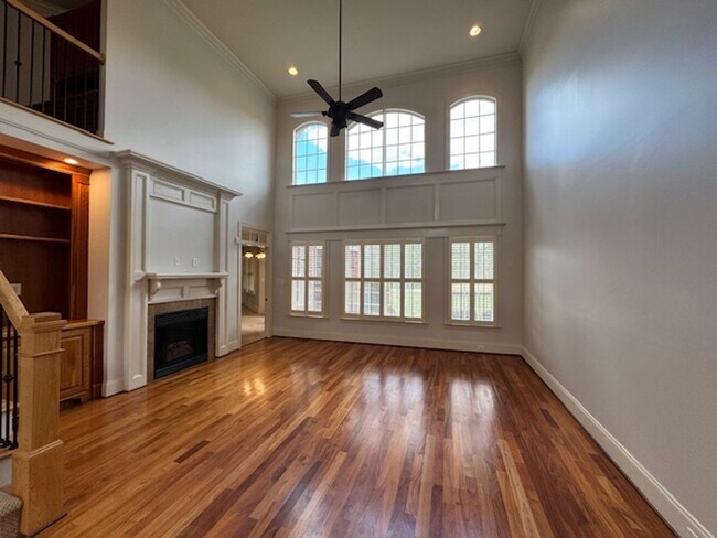 Building Photo - Eagle Ridge Golf Club!