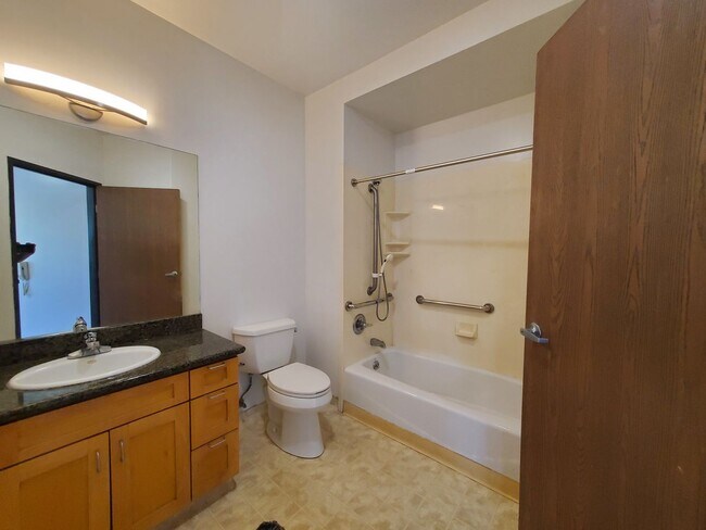 Photo - 805 Rutland- Apartment