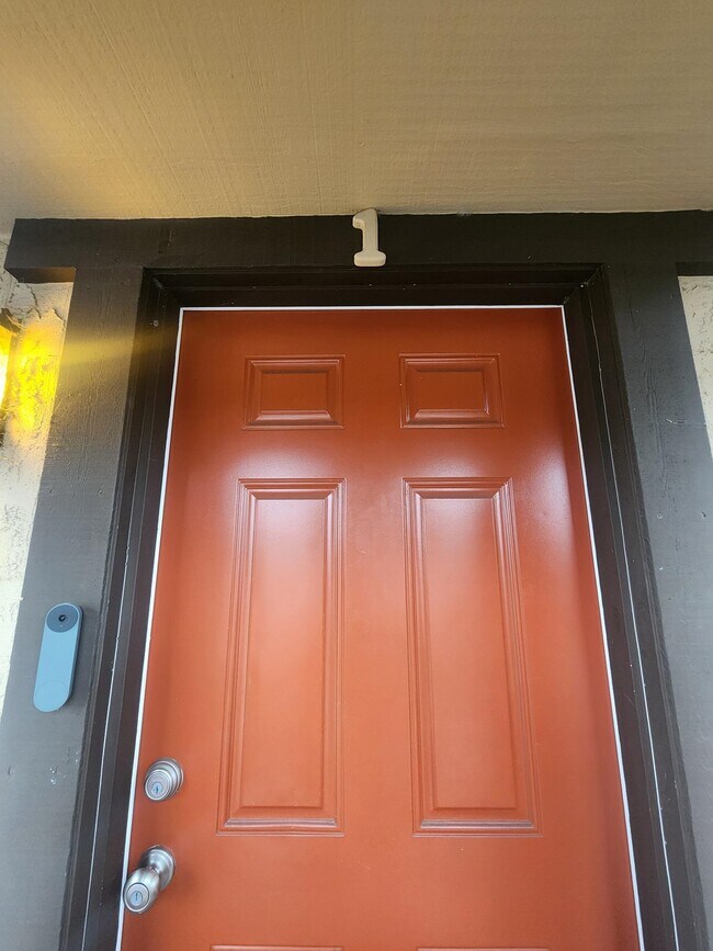 Foto del edificio - 20077 Redwood Rd