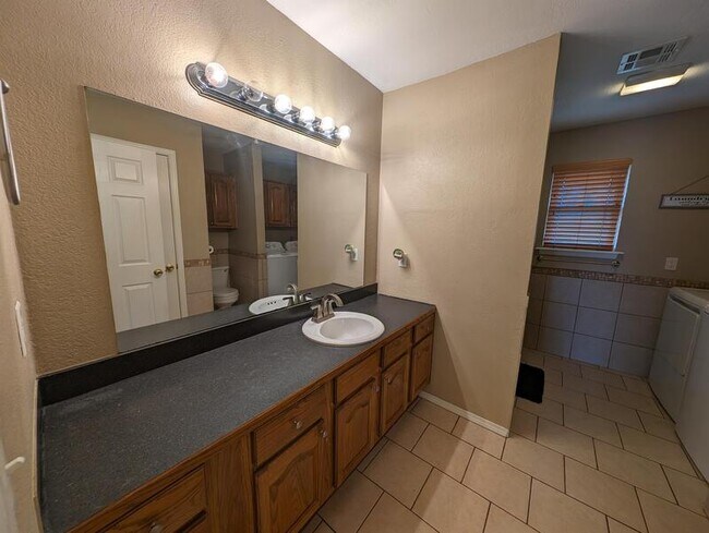 Building Photo - 104 Aspen Ct