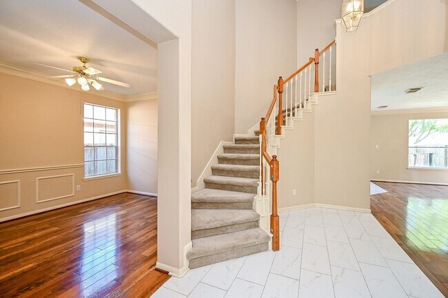 Foto del edificio - 4815 Knights Branch Dr