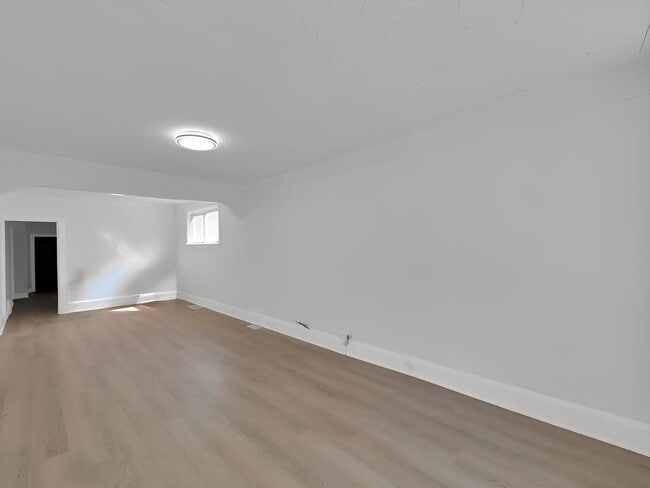 Building Photo - 20 Edgar St