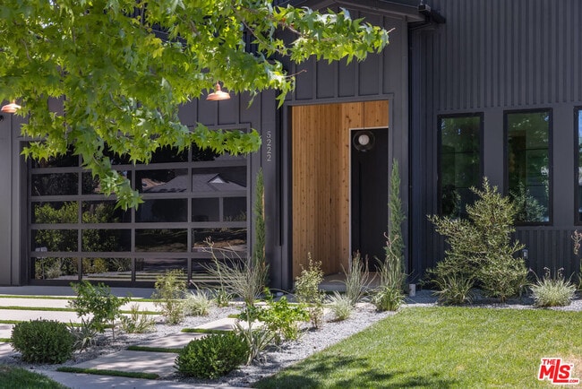 Building Photo - 5222 Ventura Canyon Ave