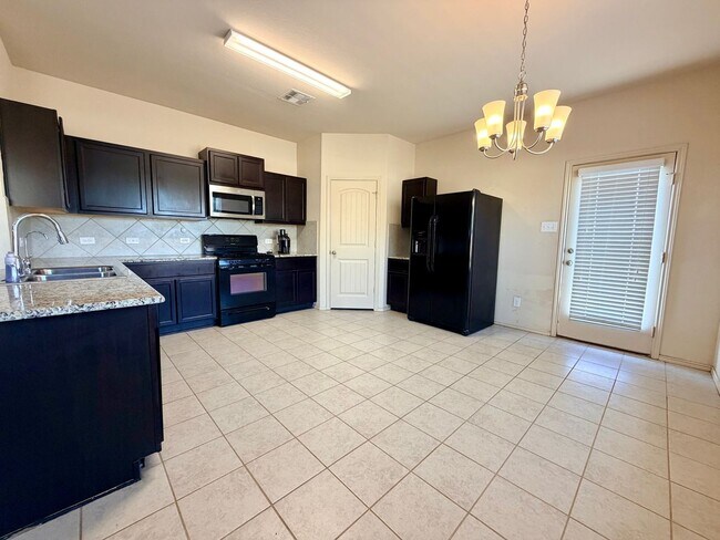Foto del edificio - 3-Bedroom Home on Corner Lot in Cottonwood Creek