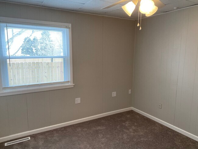 Building Photo - 8946 Bernet Rd