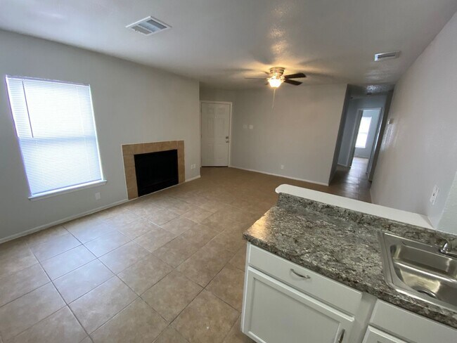 Building Photo - Comfortable 2BR/1BA- Home Available Now!