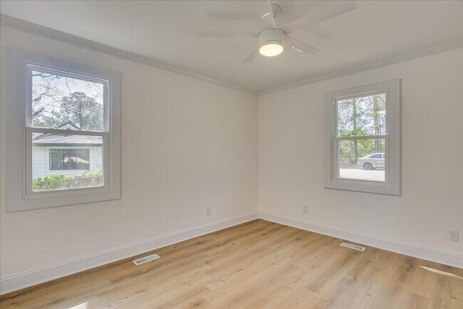 Building Photo - 2201 Pund Ave