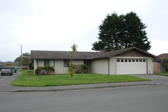 Building Photo - 1704 Antoine Ave